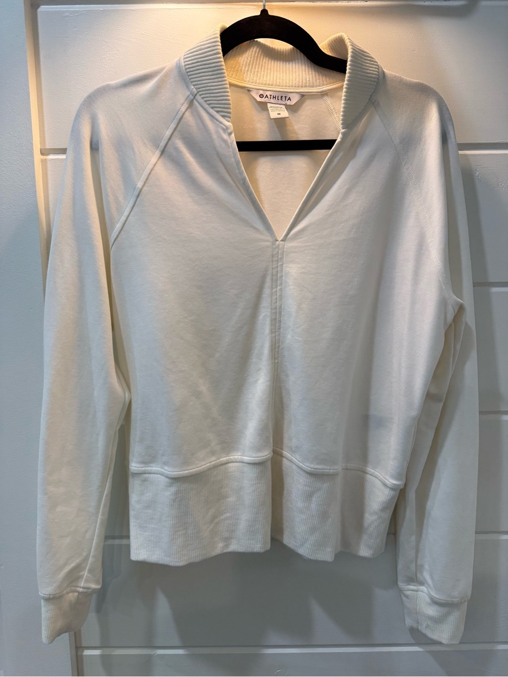 Athleta Women’s Cream Solid Knit V-Neck Raglan Long Sleeve Pullover Medium